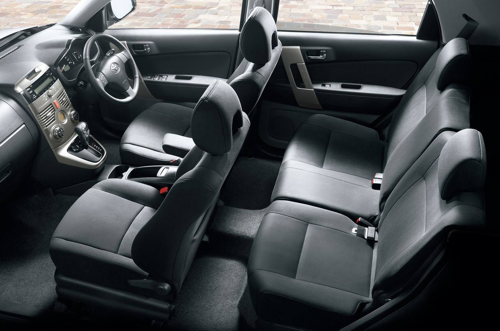 Rush 1.5 (J200E, 2WD)