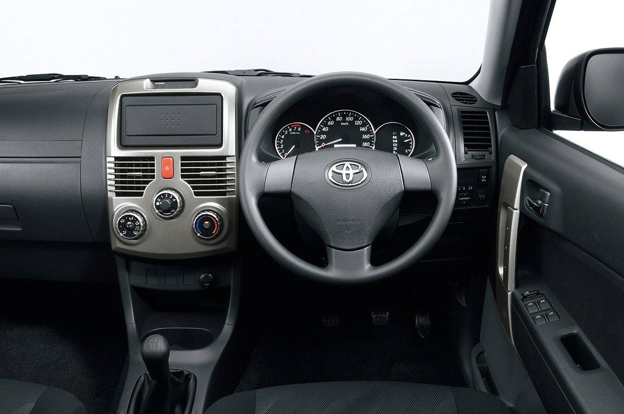 Rush 1.5 (J200E, 2WD)