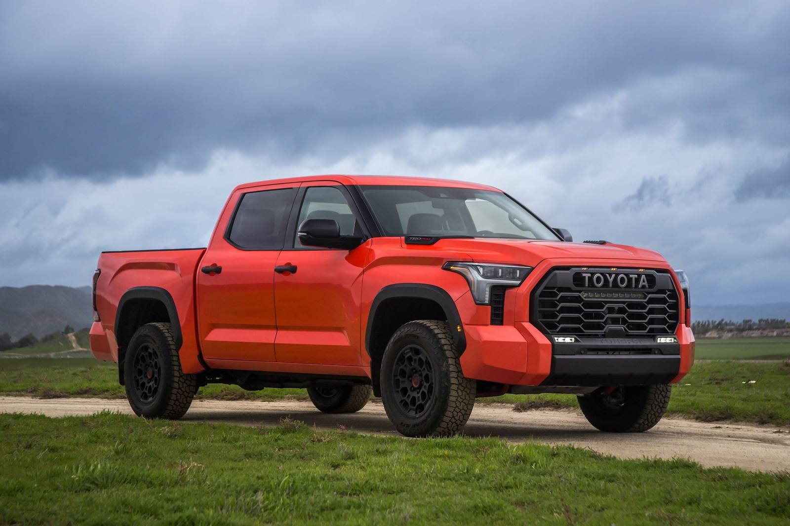 XK70 i-FORCE MAX Hybrid TRD Pro