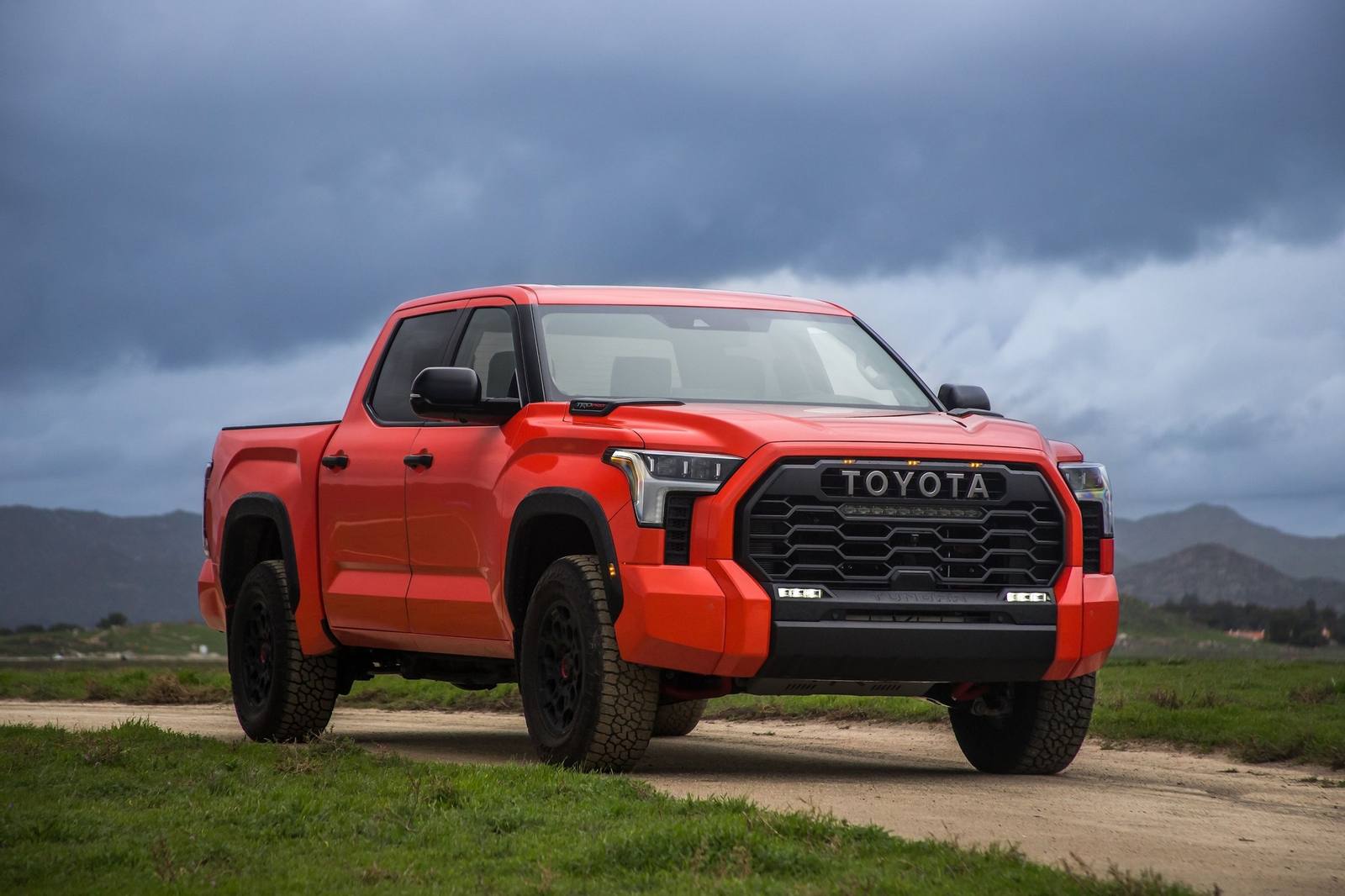 XK70 i-FORCE MAX Hybrid TRD Pro