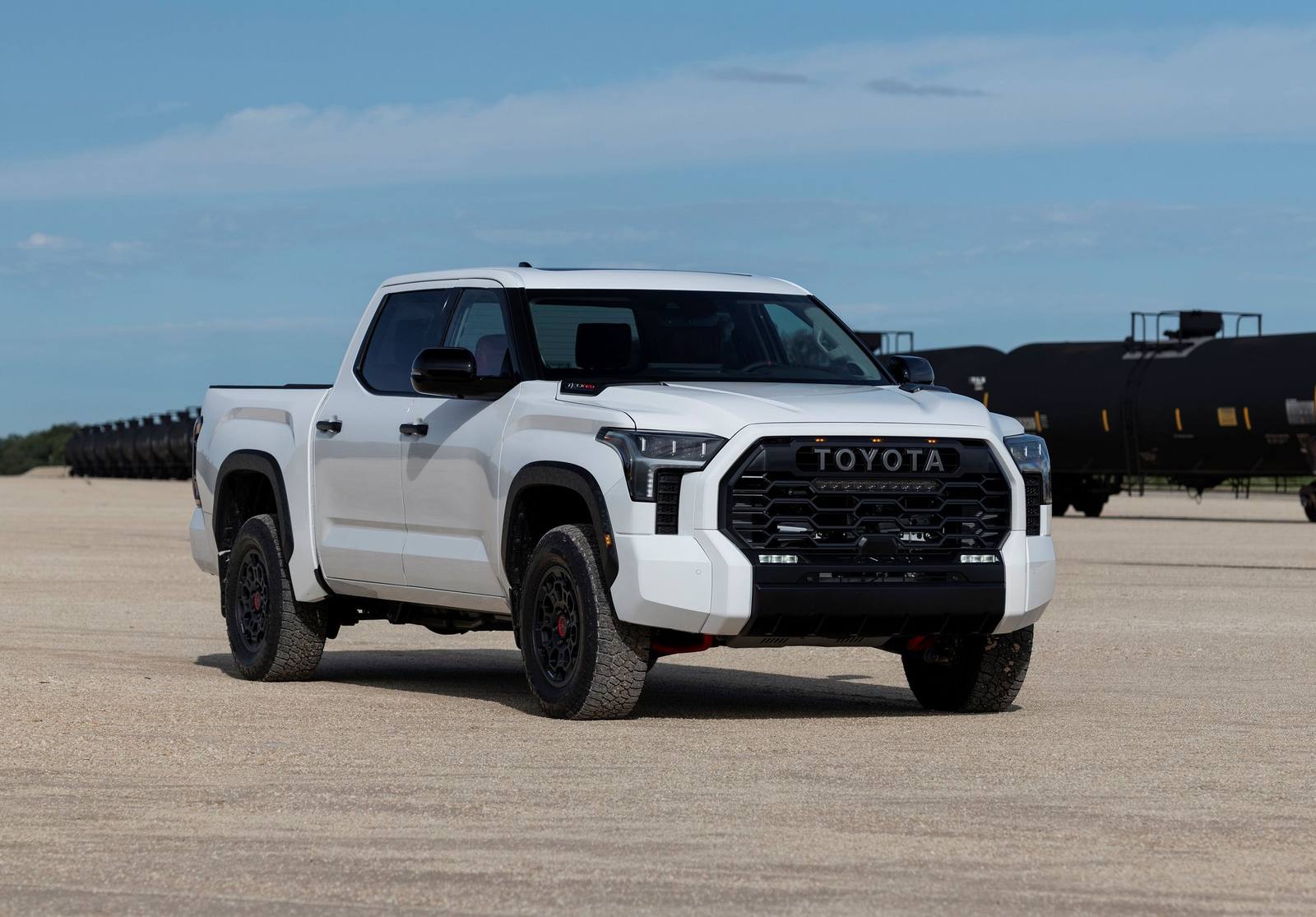XK70 i-FORCE MAX Hybrid TRD Pro