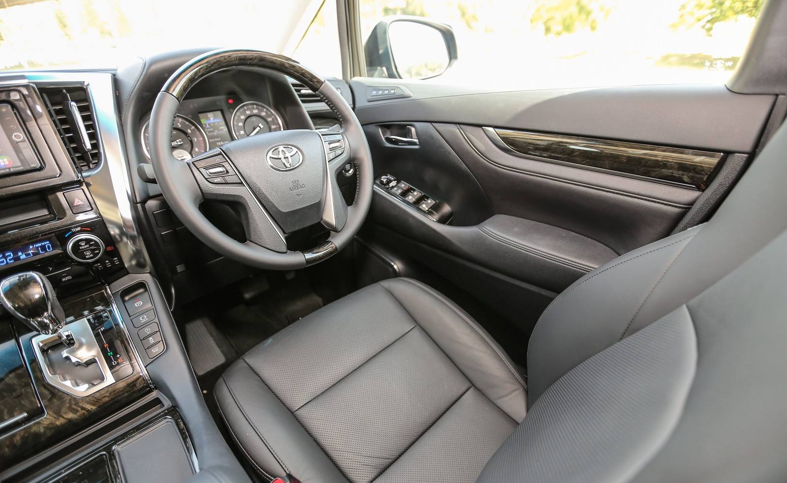 Vellfire 2.5 Hybrid (AH30)
