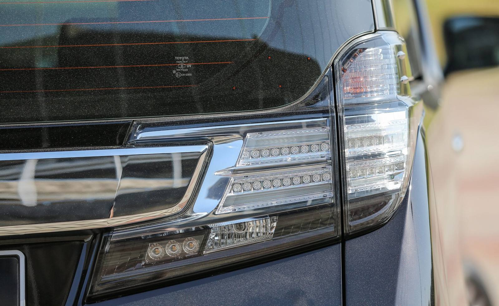 Vellfire 2.5 Hybrid (AH30)