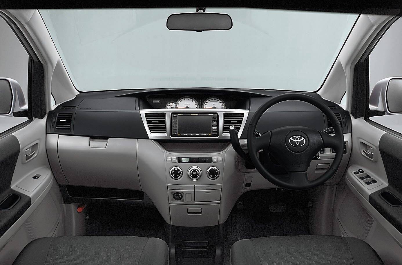 Voxy 2.0 4WD (R60)