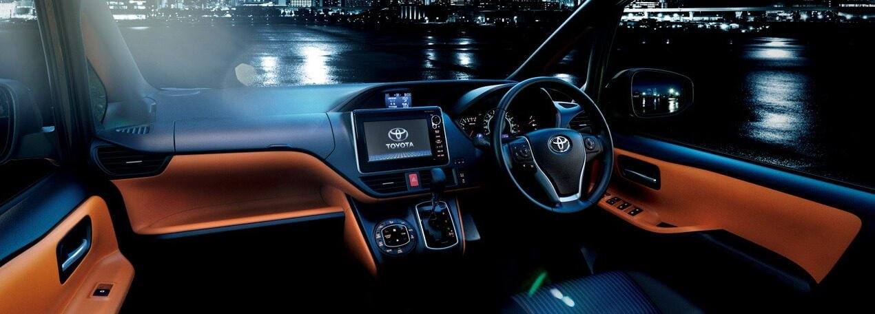 Voxy 2.0 4WD (R80)
