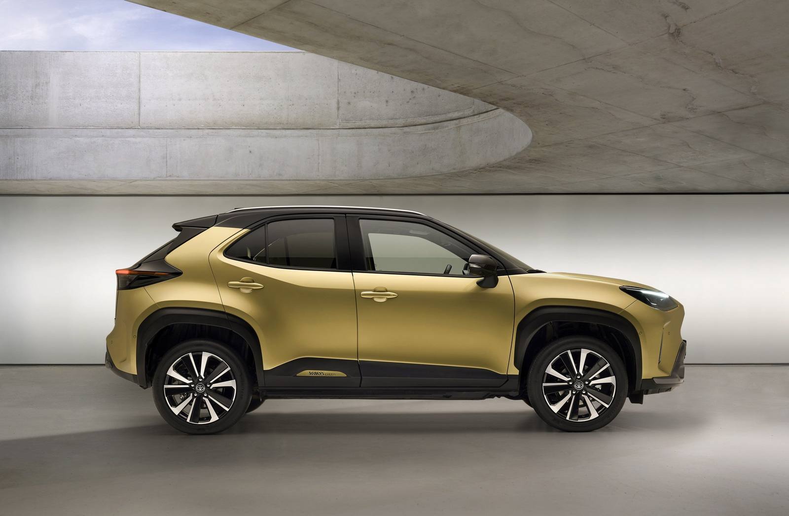 Hybrid 130 AWD-i