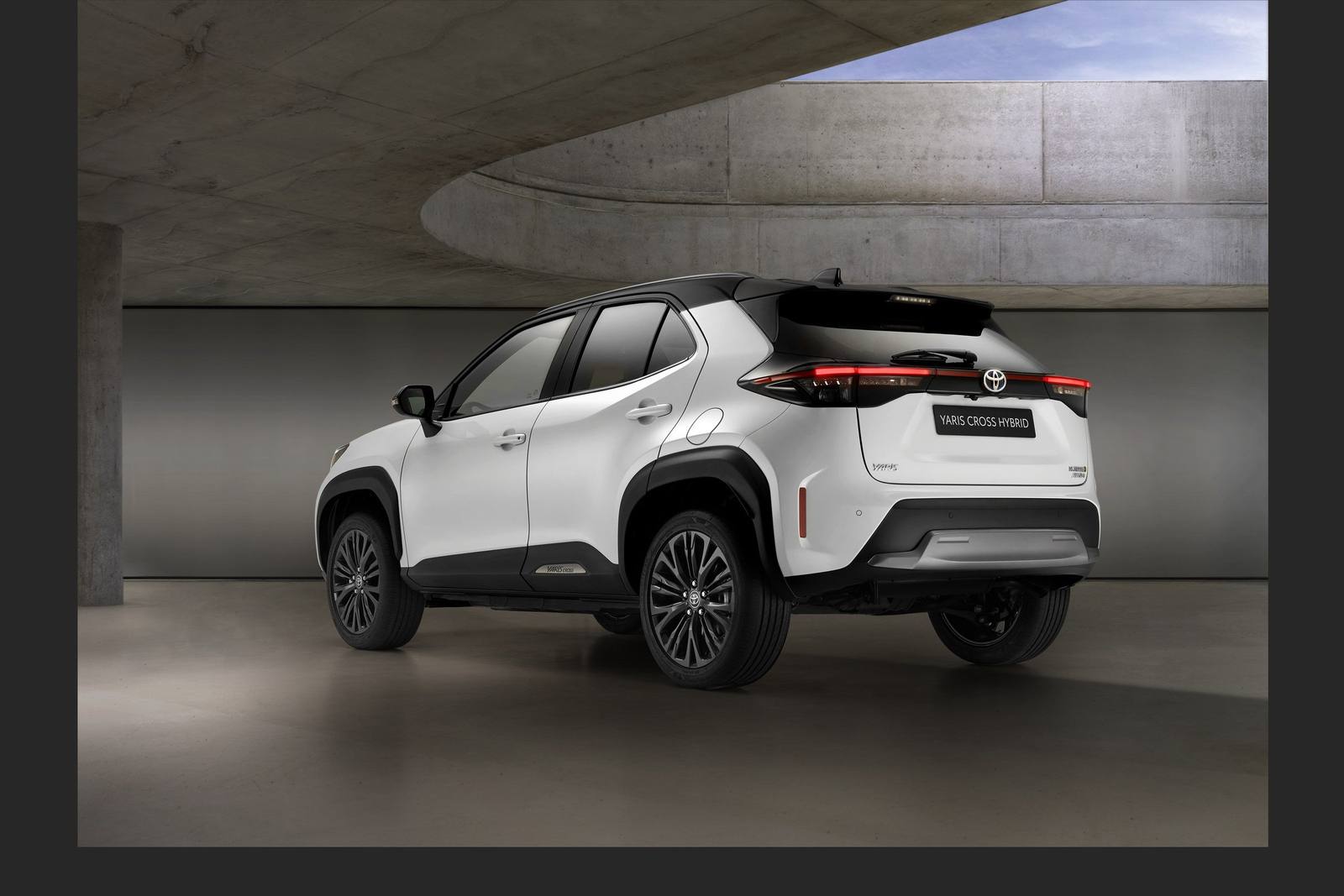 Hybrid 130 AWD-i