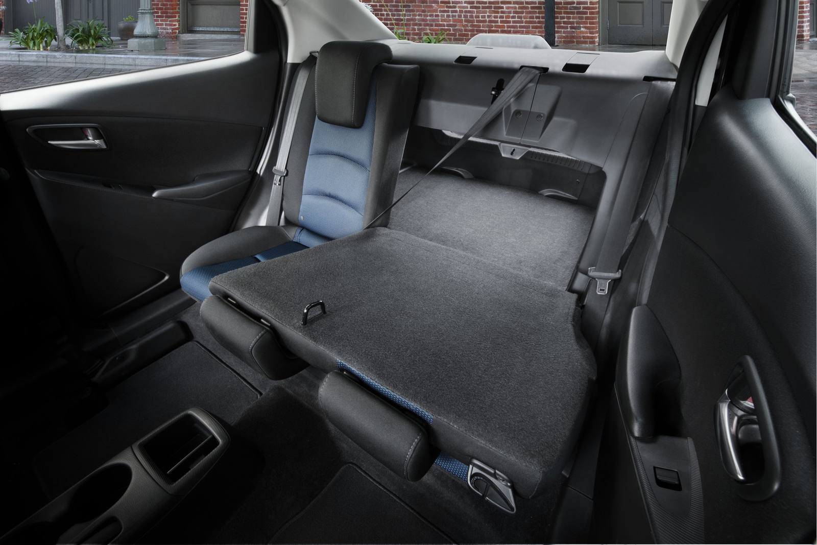 Yaris iA Sedan 1.5 6AT 2017-2018