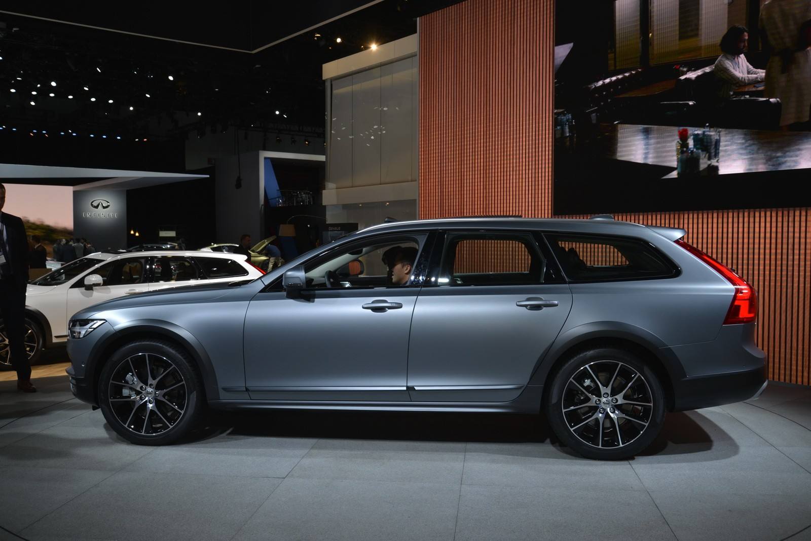 V90 Cross Country B5 AWD (MHEV)