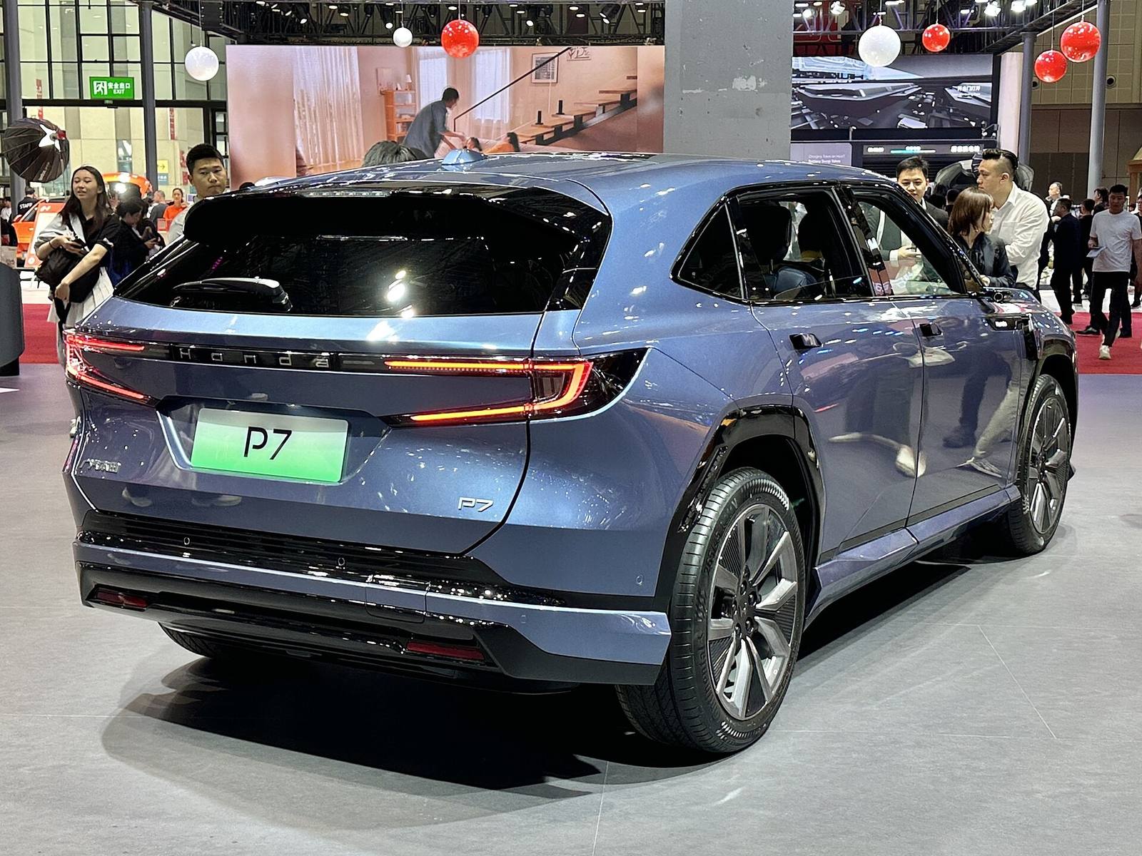 P7 AWD