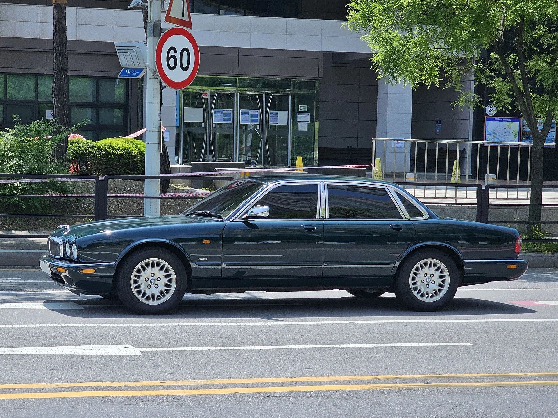 XJ8