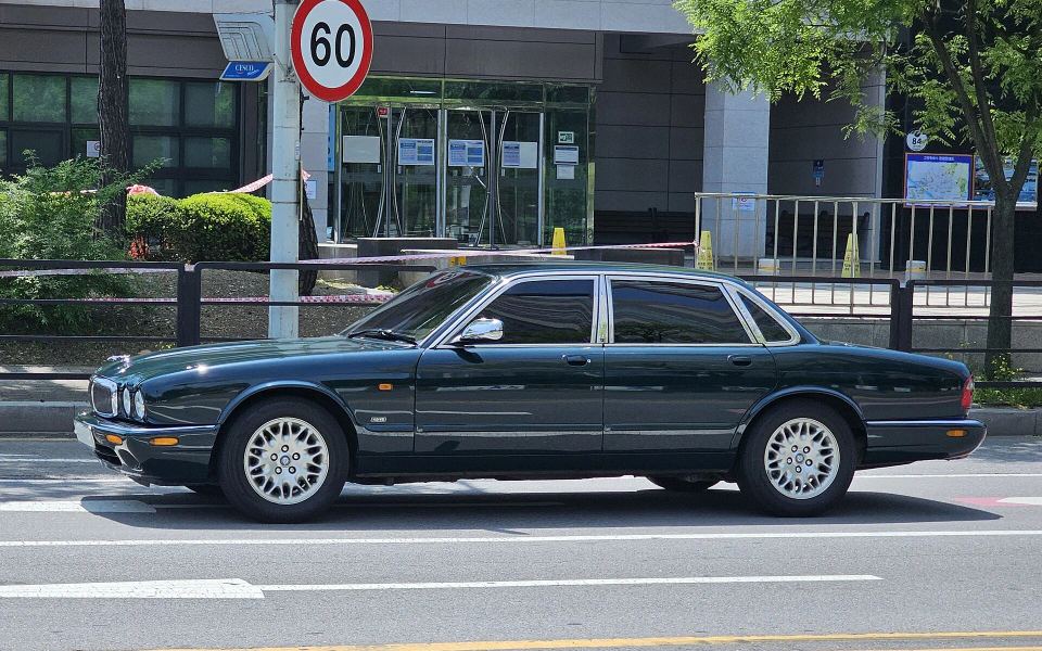 XJ8
