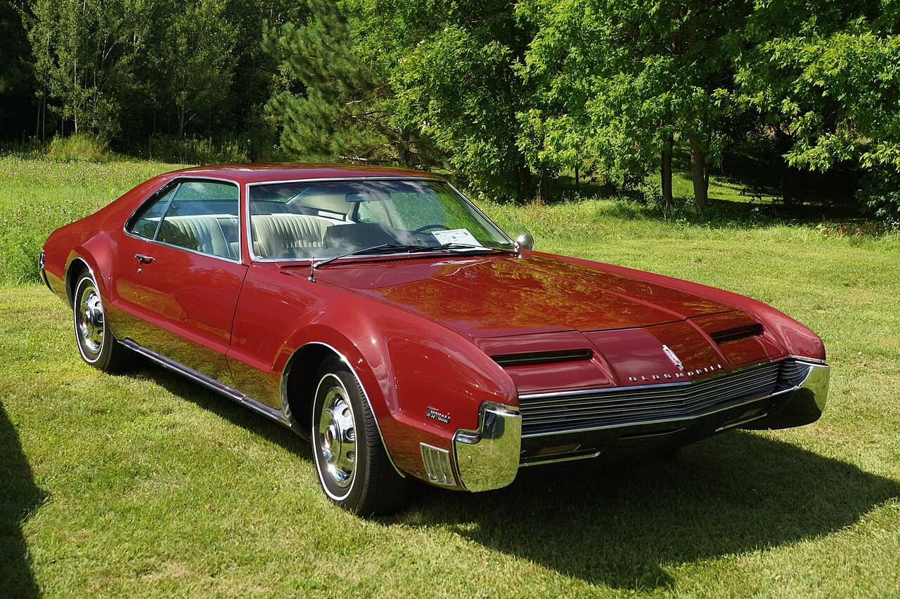 425 V8