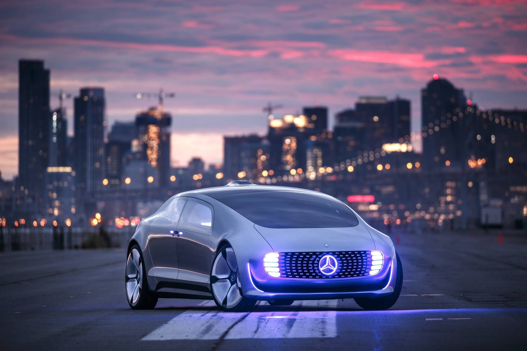 F 015 Luxury in Motion