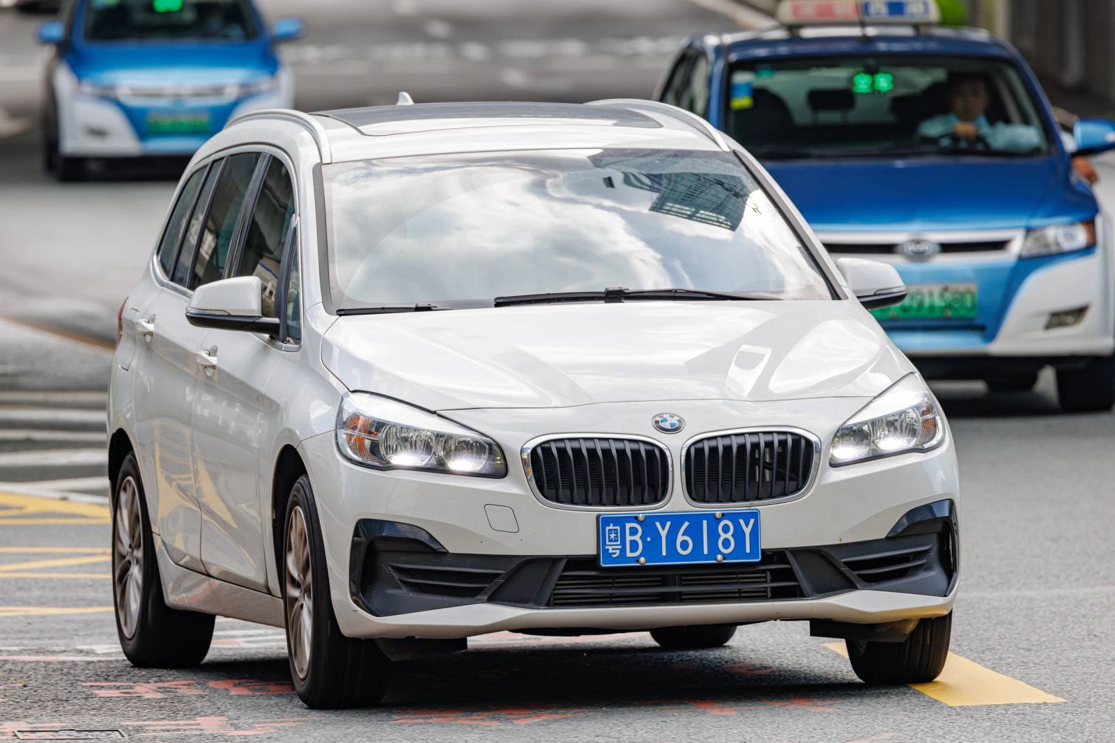 220i