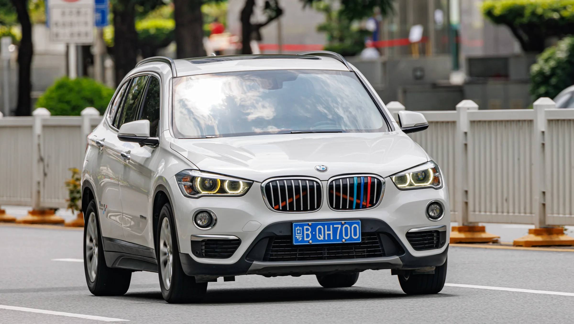 sDrive18i