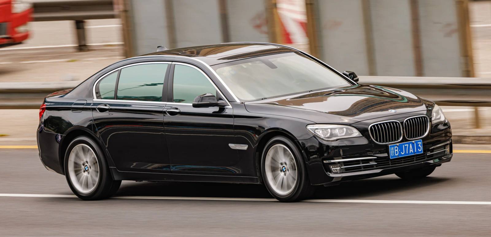 750i