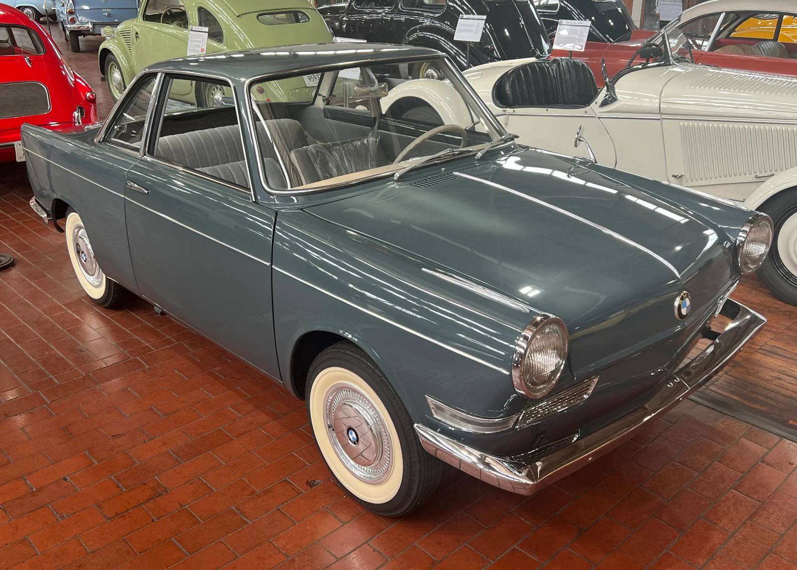 700 Coupe
