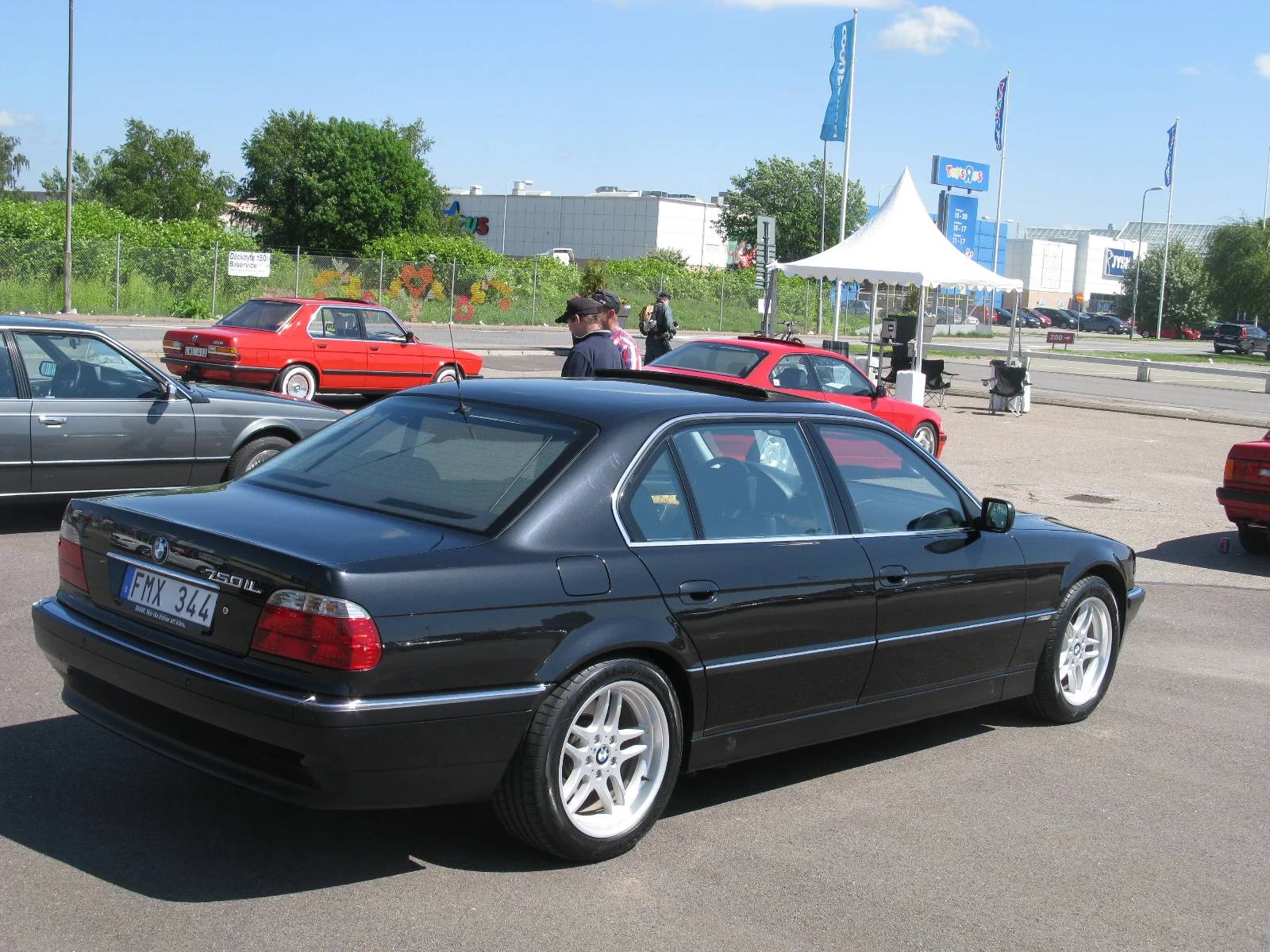 750i