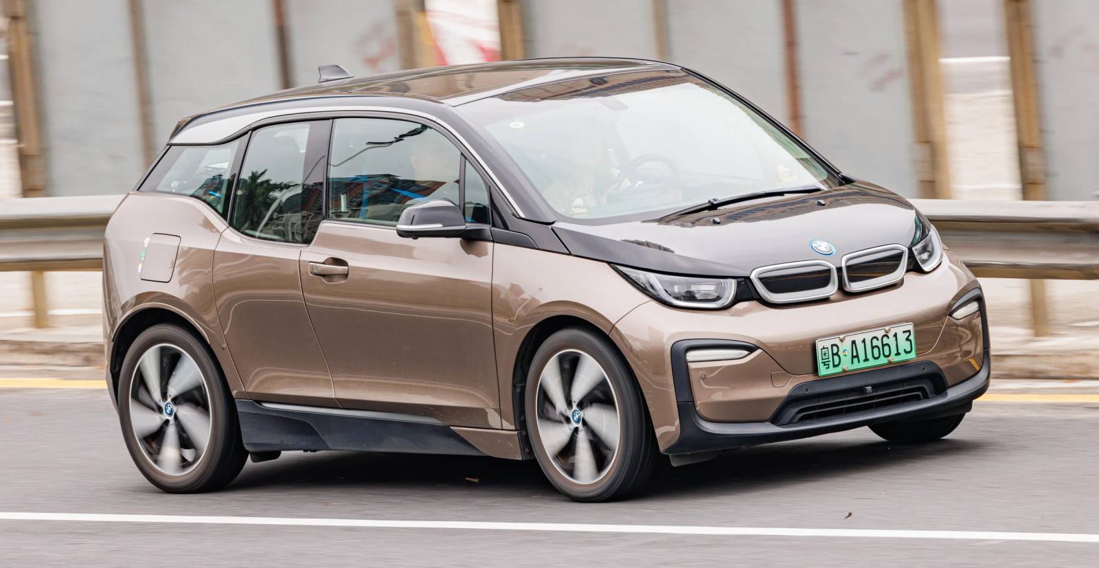 i3