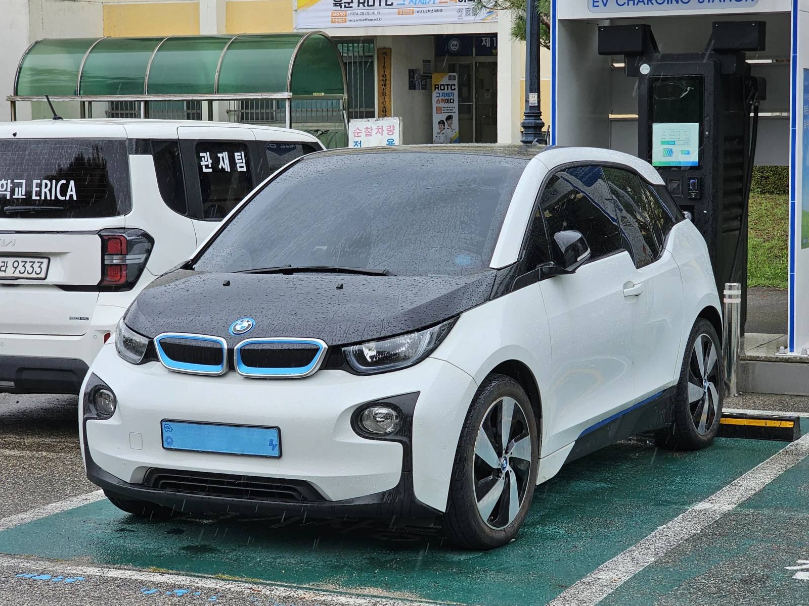 i3