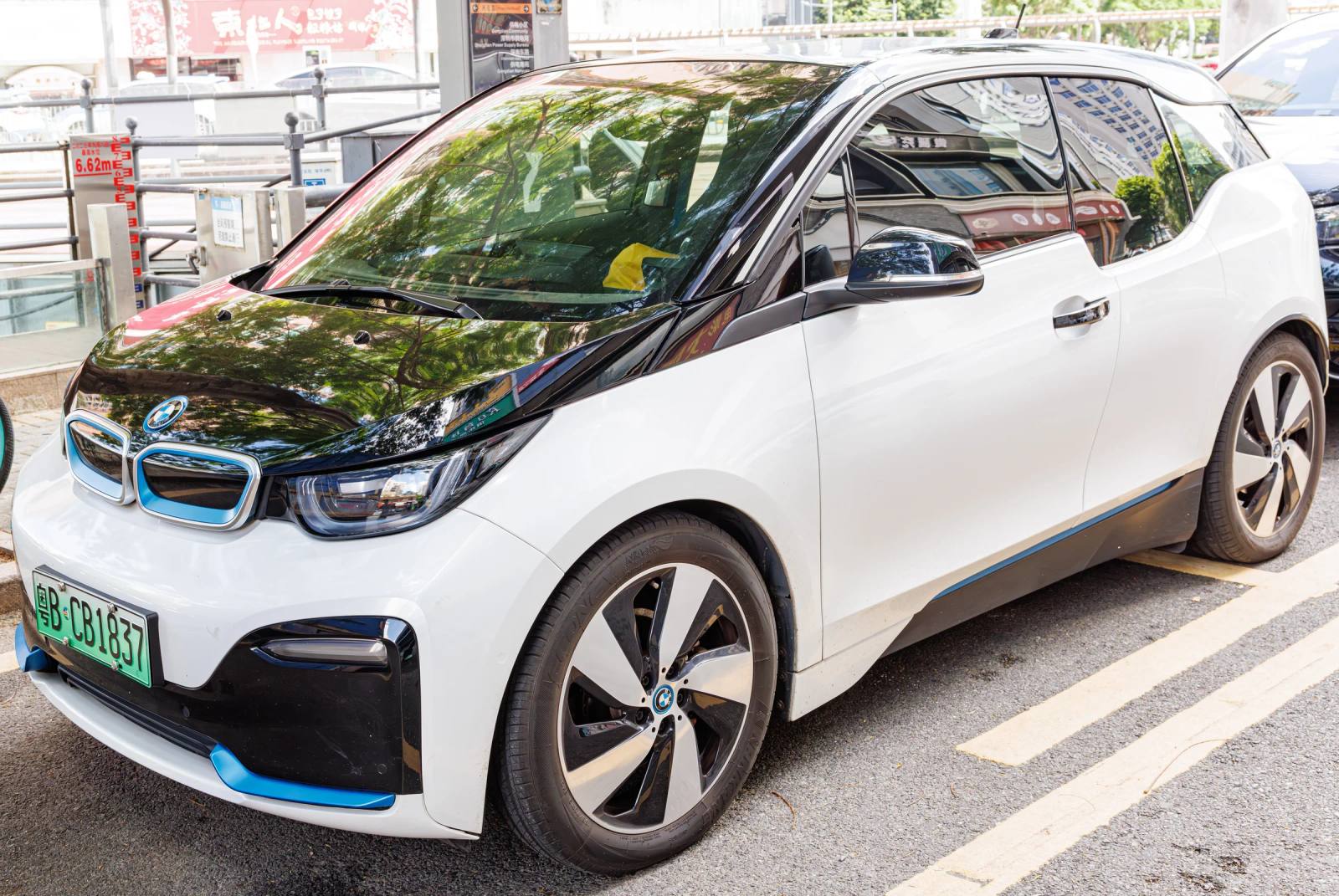 i3