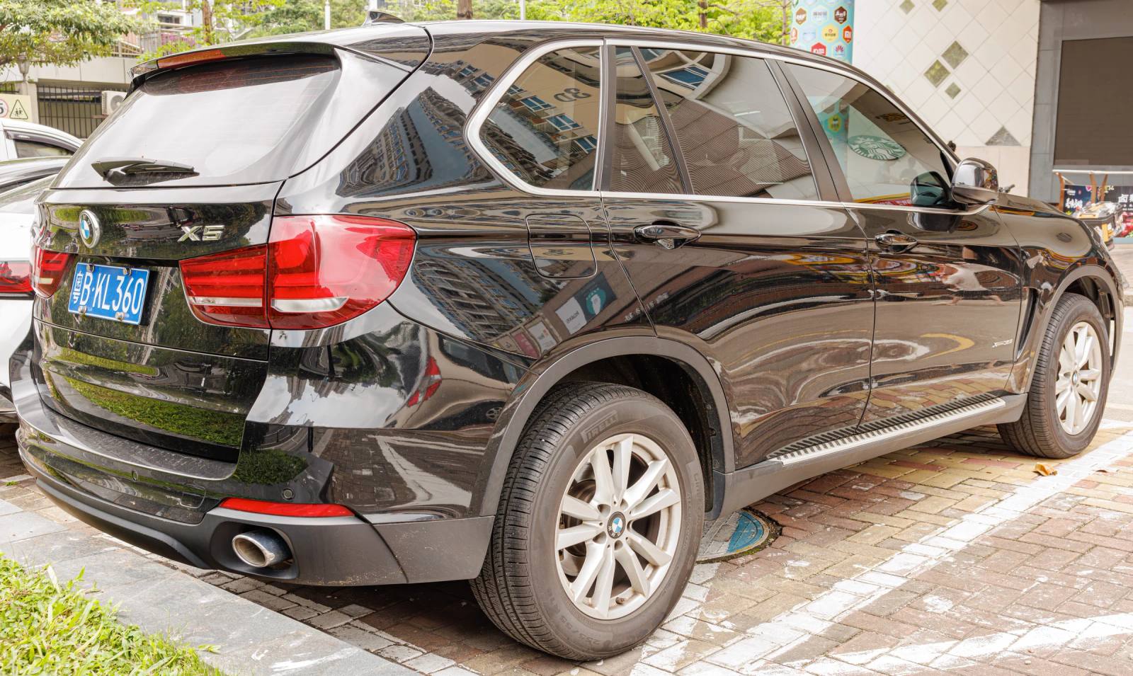 xDrive50i
