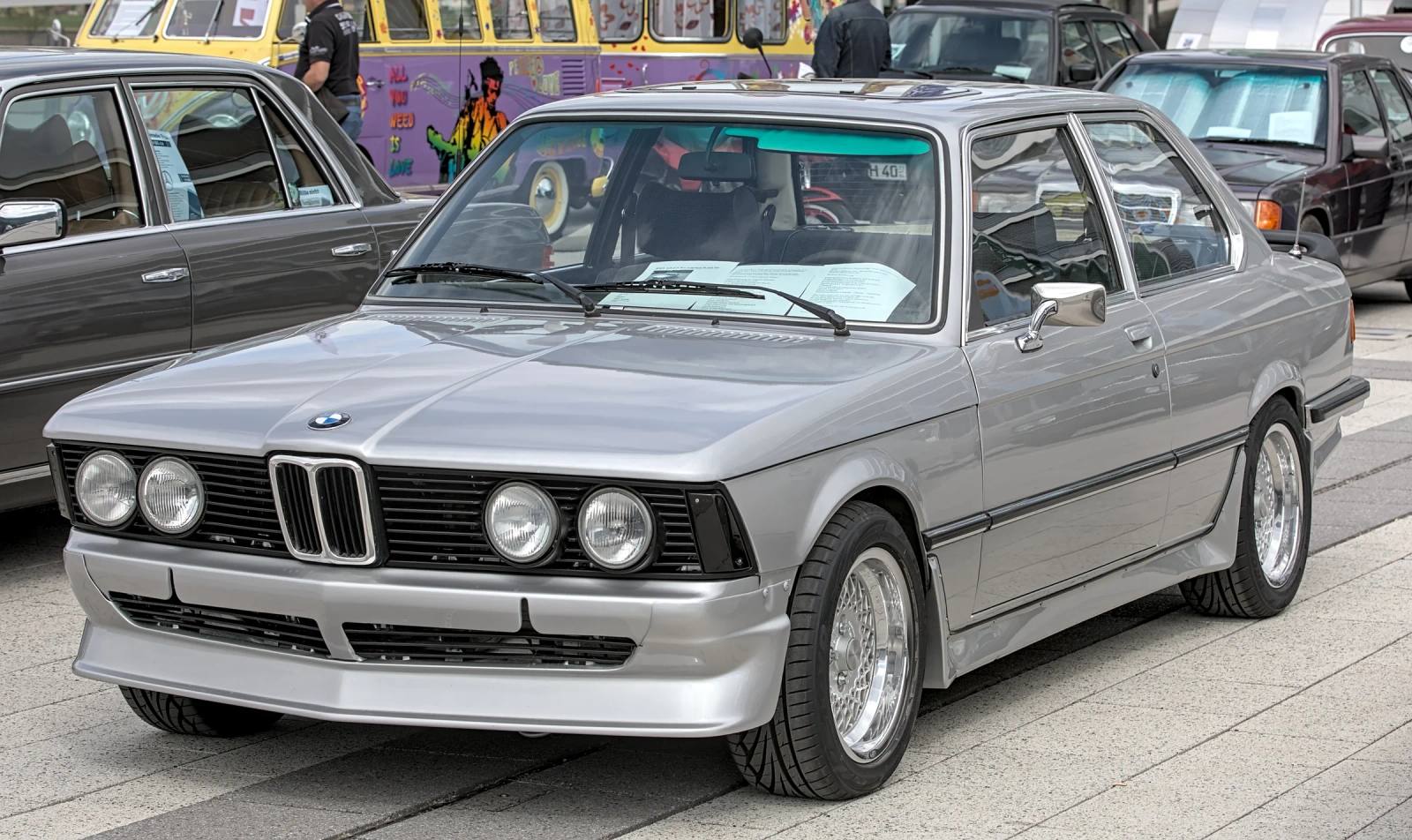 320i