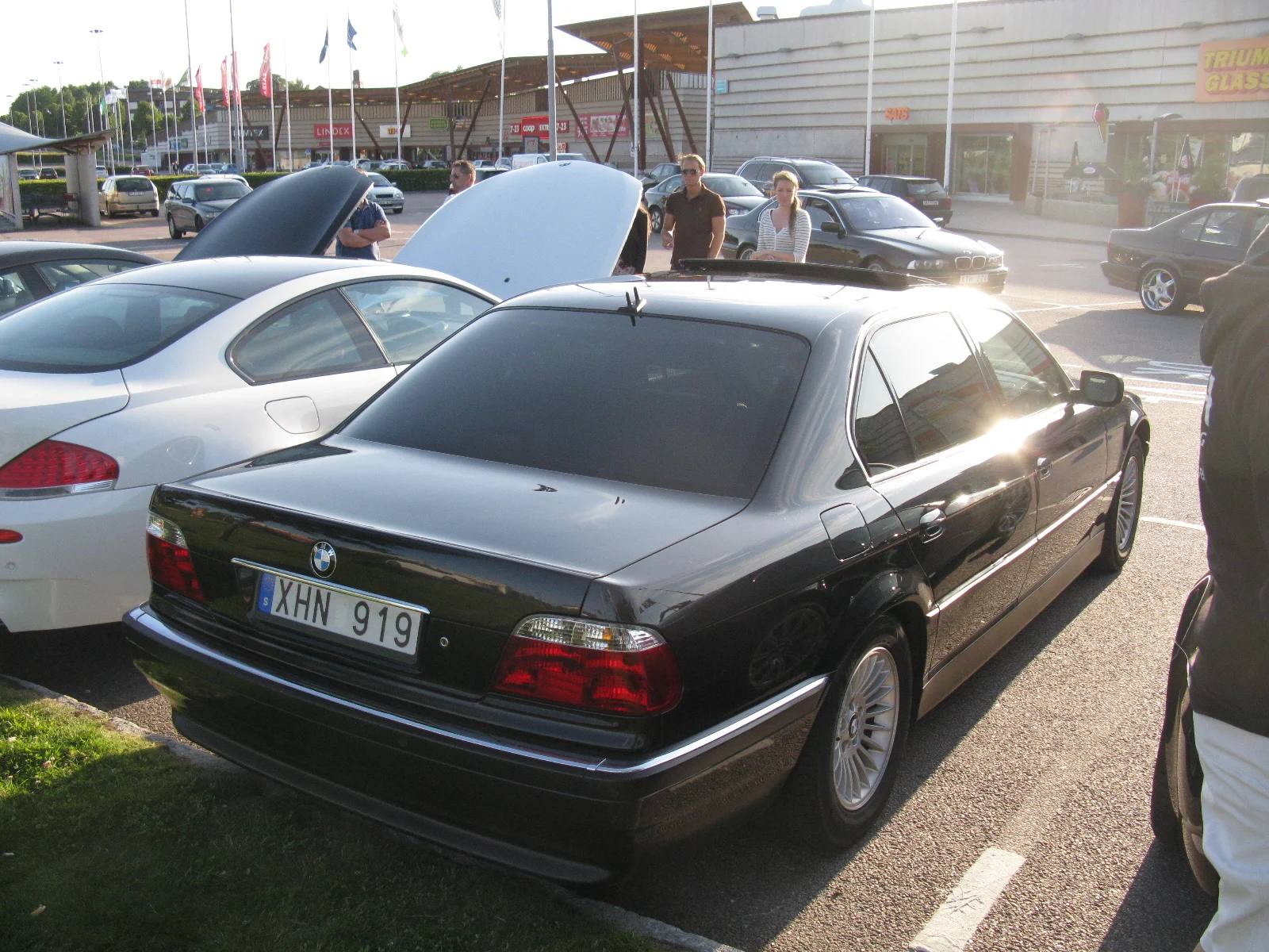 740i