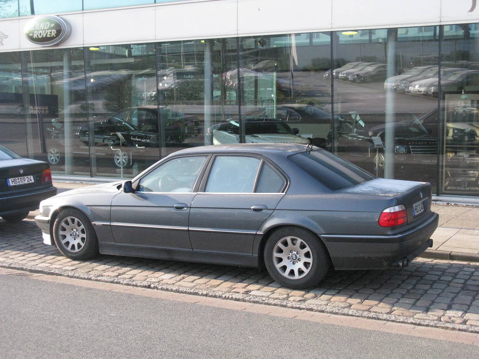740i