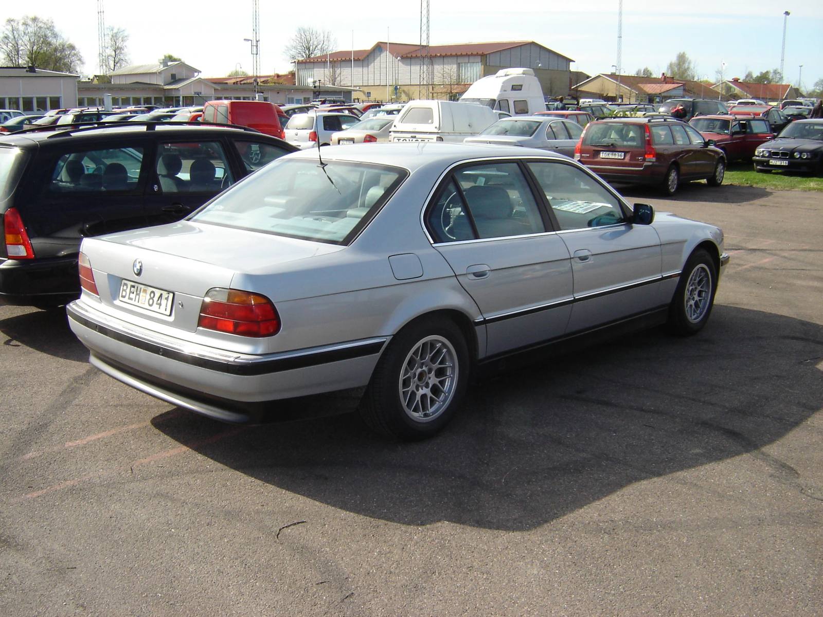 750i