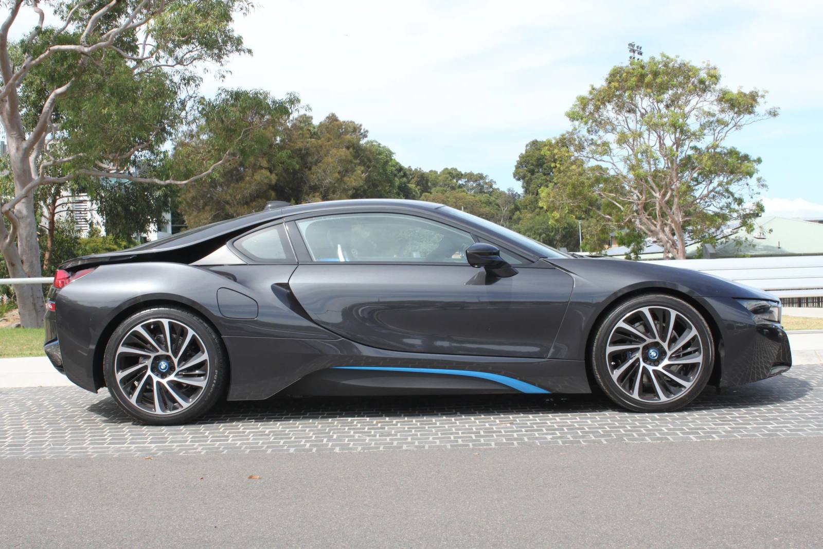 i8