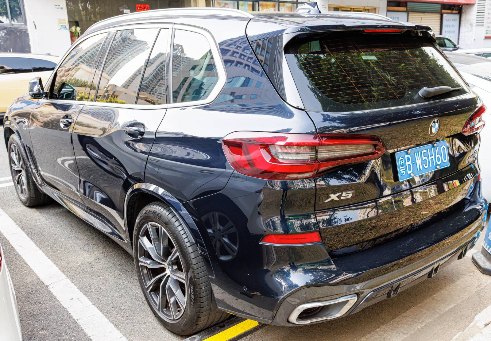 xDrive40i