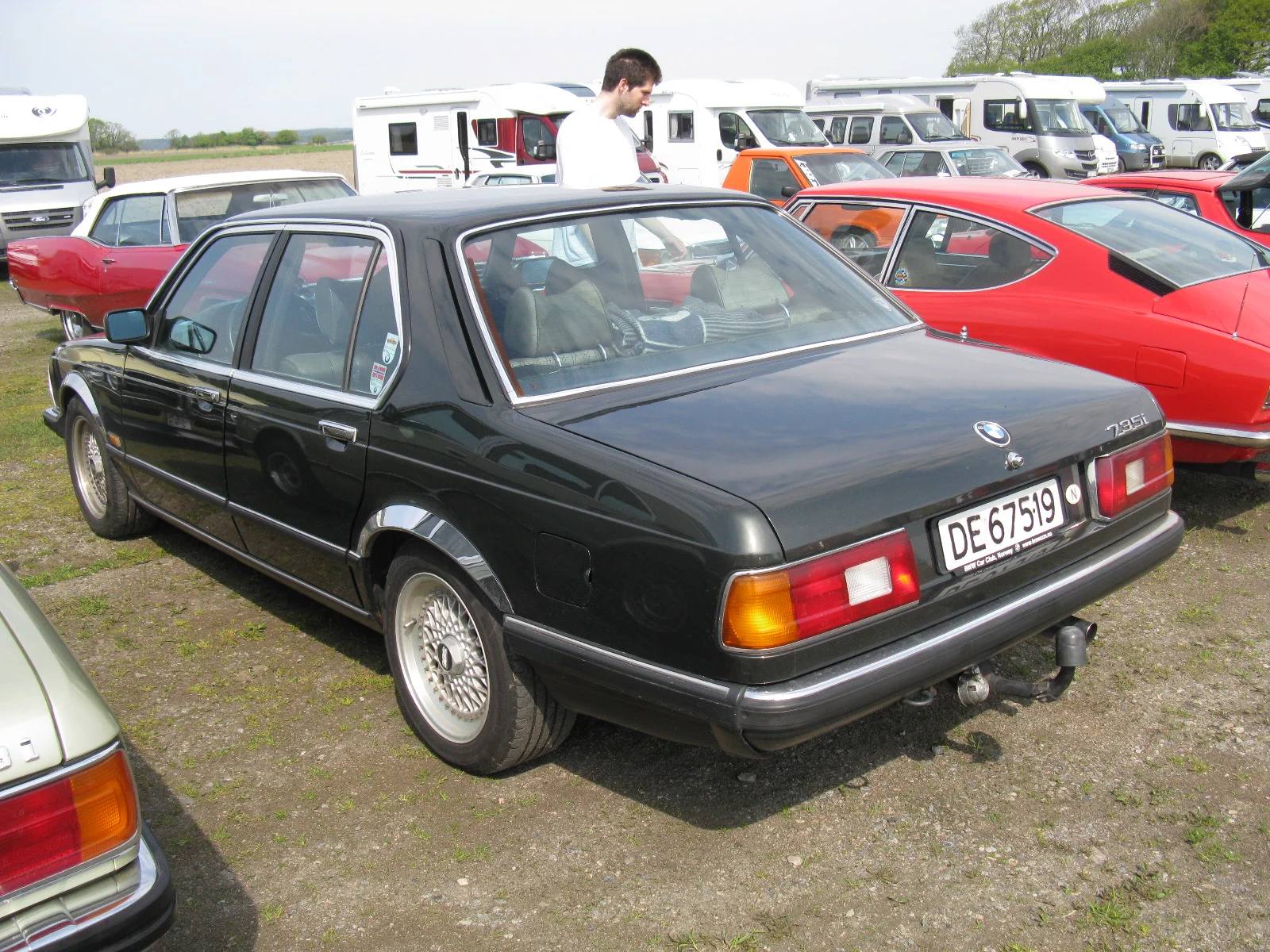 735i