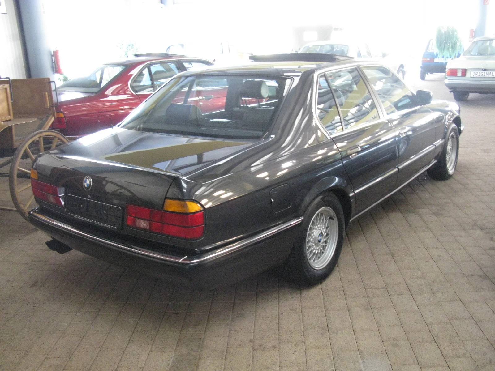 750i