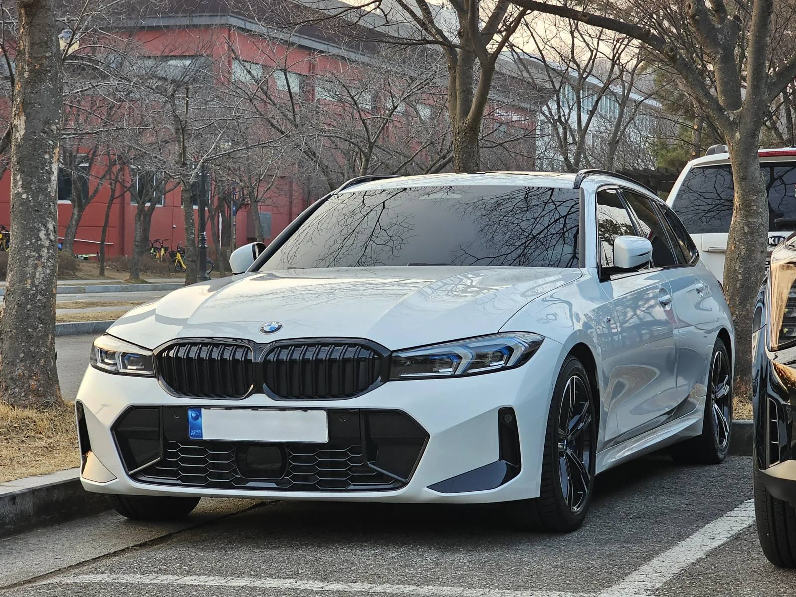 320i Touring