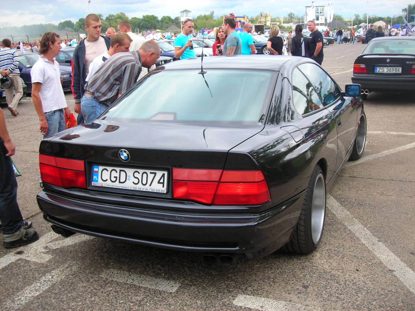 850i