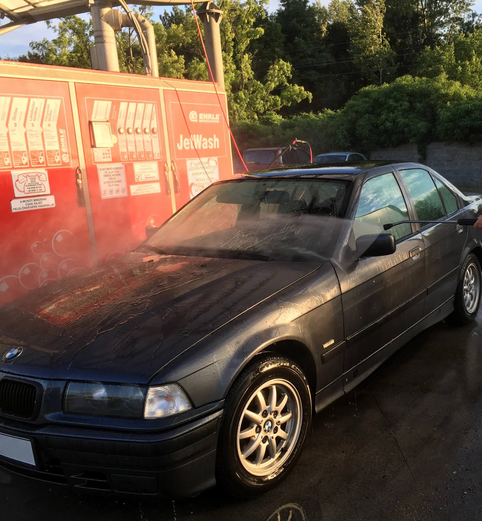 318i