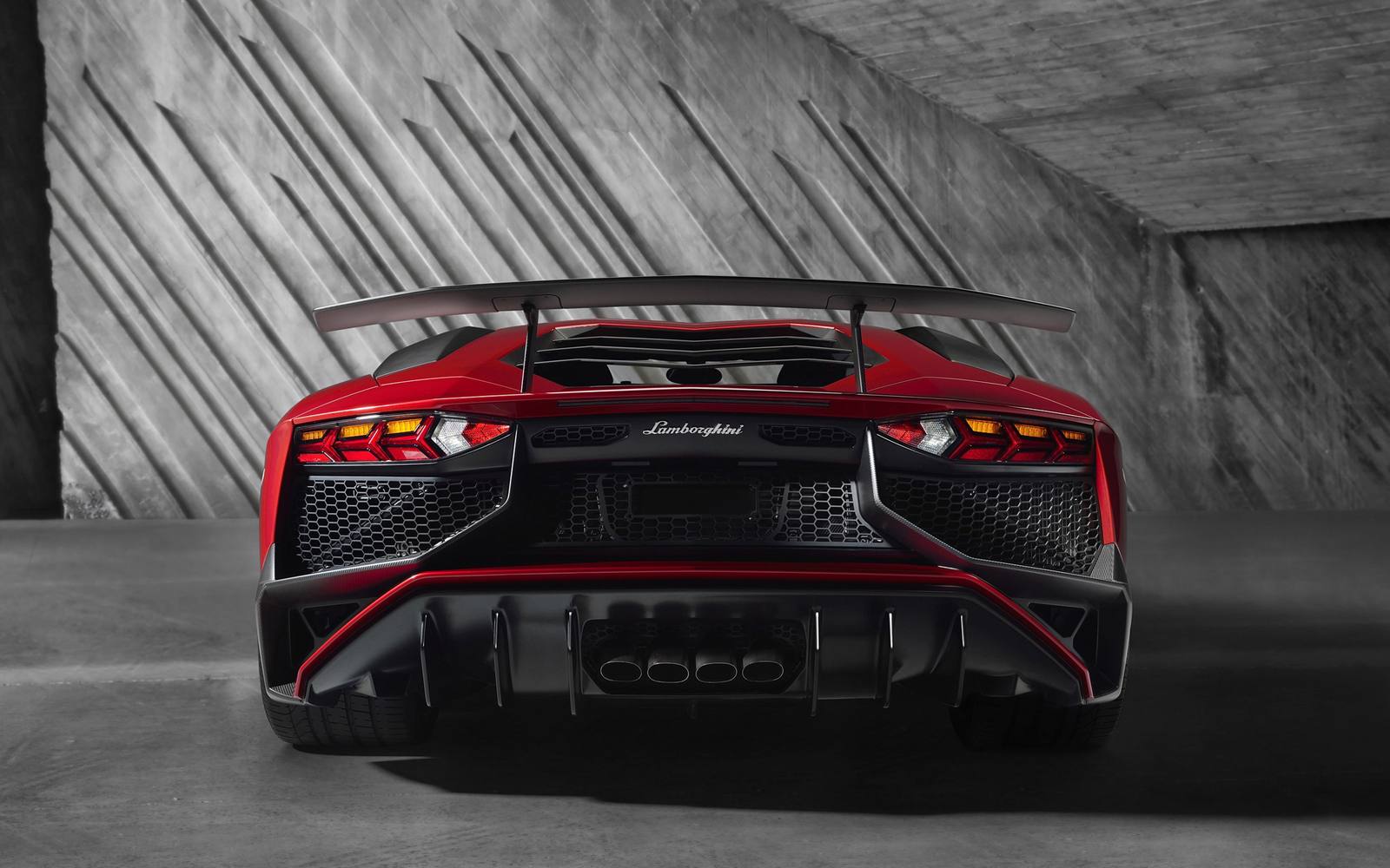 Aventador SV