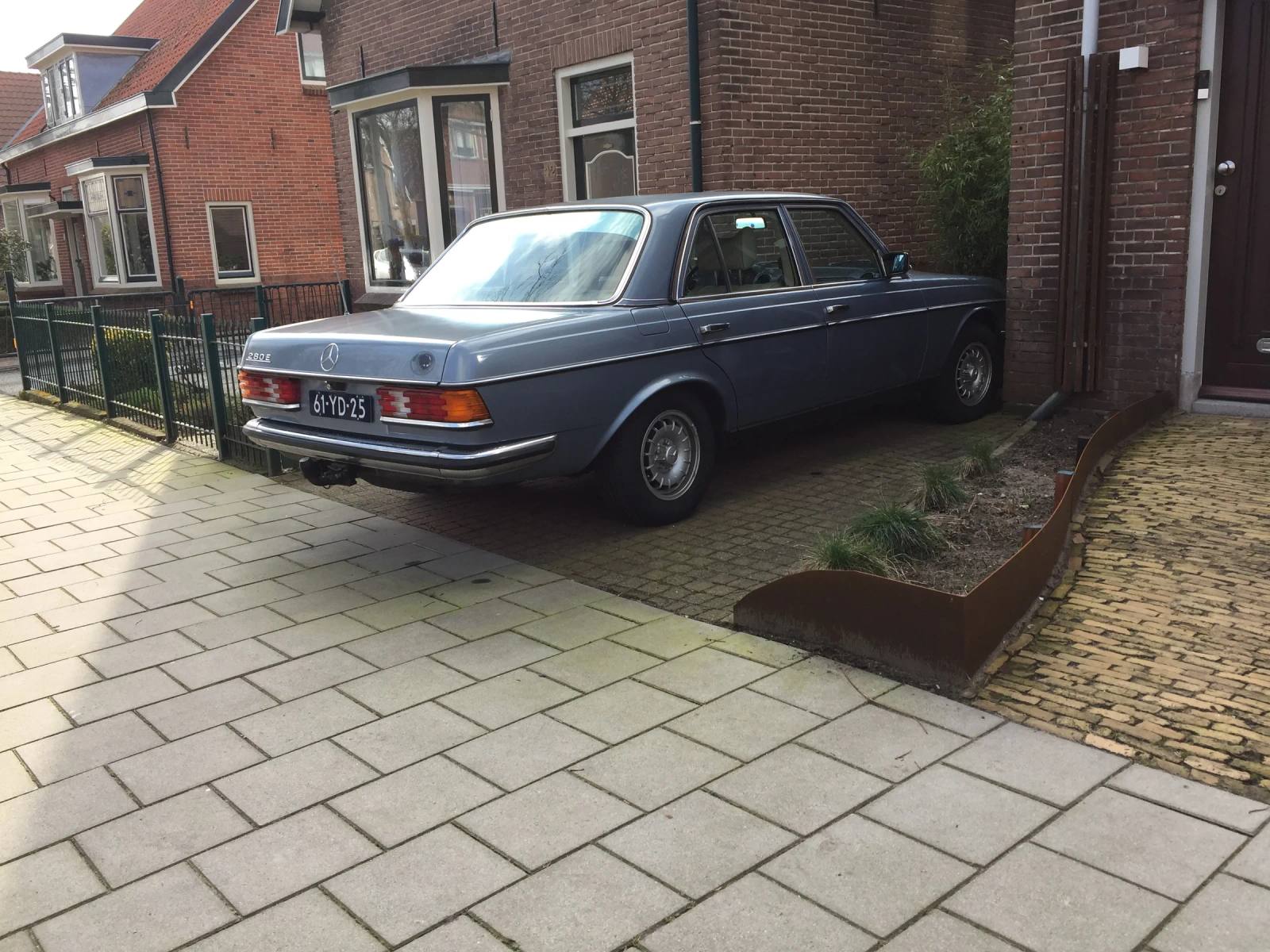 280 E