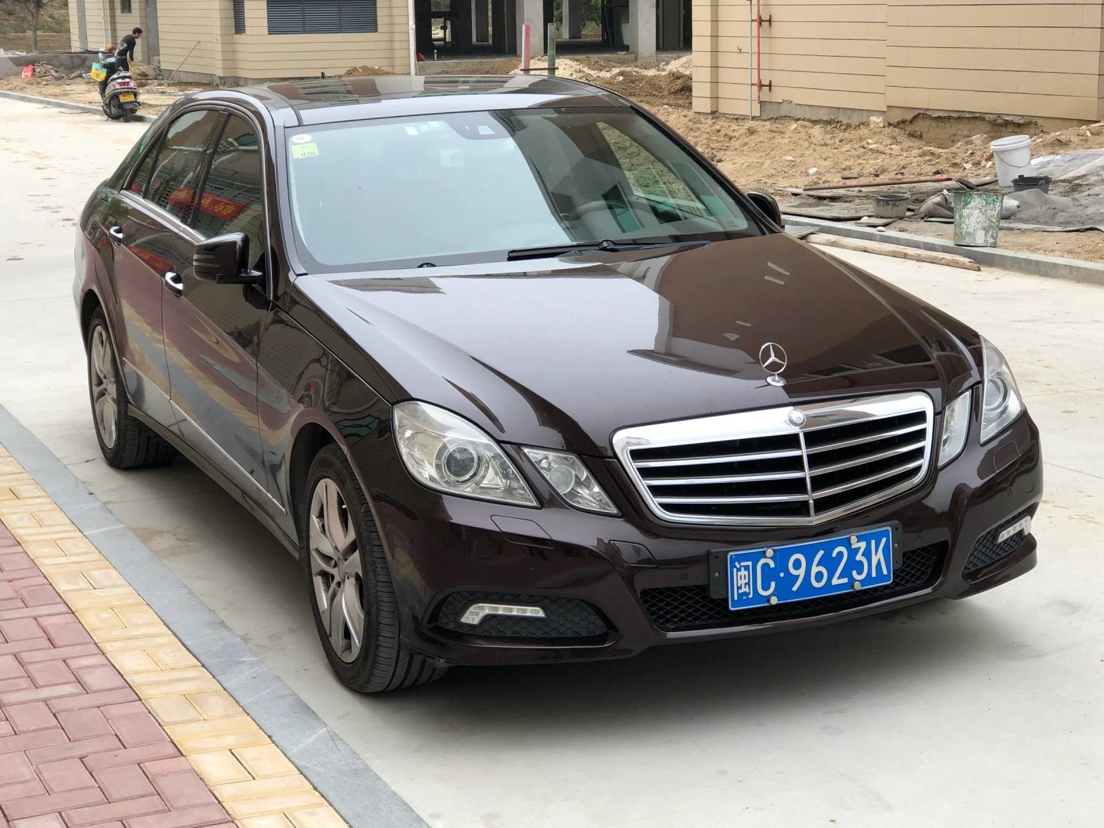 E 200