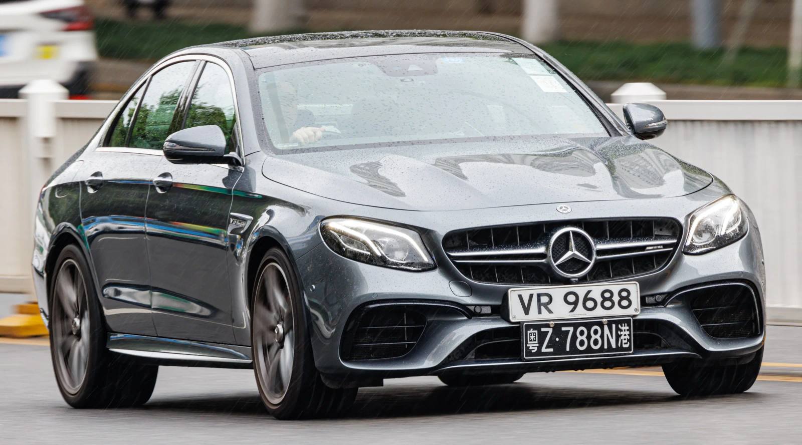 E 200